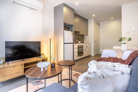 Adjacent To Flagstaff Gardens 1br In Cbd Melboure - Sunshine Coast Guide 0