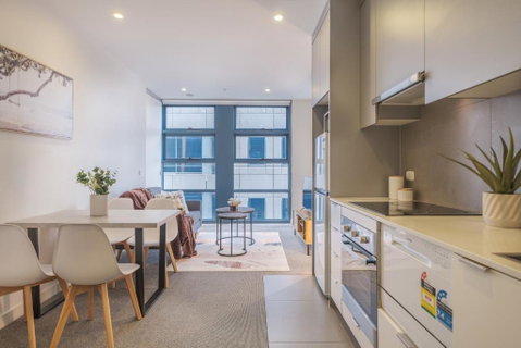 Adjacent To Flagstaff Gardens 1br In Cbd Melboure - Sunshine Coast Guide 3