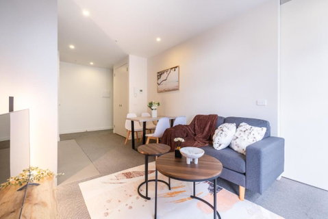 Adjacent To Flagstaff Gardens 1br In Cbd Melboure - Sunshine Coast Guide 2