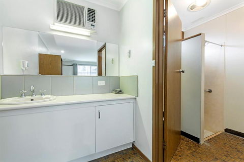Admella Motel - Sunshine Coast Guide 4