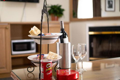 Admiralty Inn - Sunshine Coast Guide 2