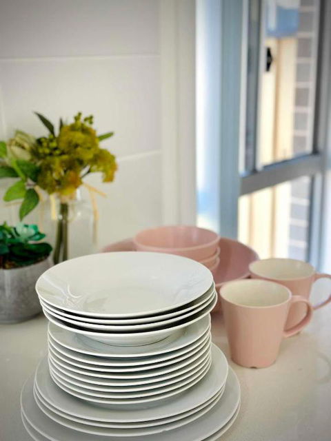 Adorable Modern 4 Br House WiFi & Parking - Sunshine Coast Guide 3