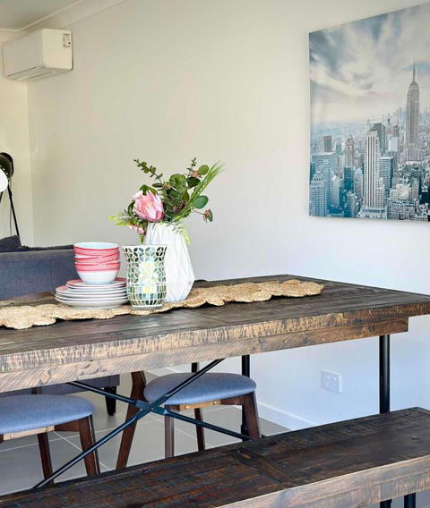 Adorable Modern 4 Br House WiFi & Parking - Sunshine Coast Guide 1