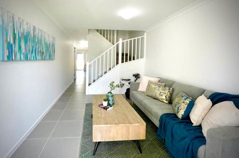 Adorable Modern 4 Br House WiFi & Parking - Sunshine Coast Guide 0