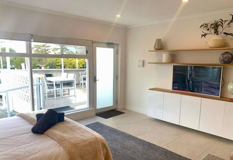 Adorable Studio Next To Cafe, Walk To Beach! - Sunshine Coast Guide 2