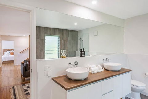 ADS On Collins - 4 Bedroom And Pet Friendly - Sunshine Coast Guide 3