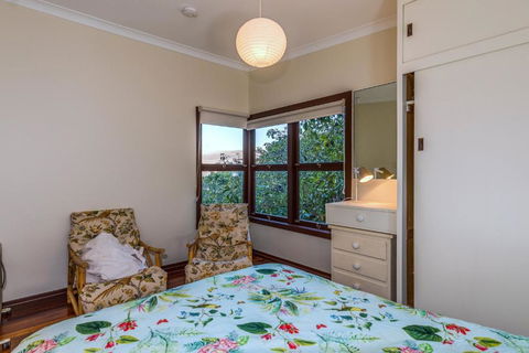 Aetos - Sunshine Coast Guide 2