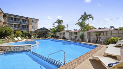 Affordable, Pool, Spa, Steps To Beach And Cafes - Sunshine Coast Guide 0