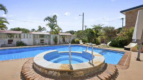 Affordable, Pool, Spa, Steps To Beach And Cafes - Sunshine Coast Guide 1