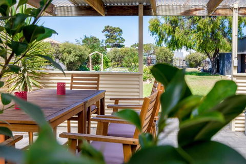 Agnes Cottage Bed & Breakfast - Sunshine Coast Guide 4
