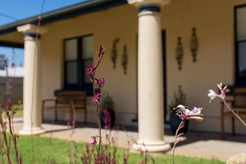 Agnes Cottage Bed & Breakfast - Sunshine Coast Guide 3