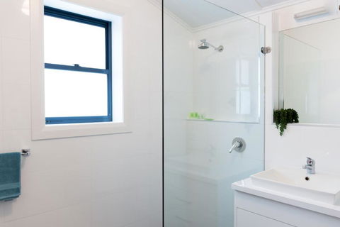 Agnes Cottage Bed & Breakfast - Sunshine Coast Guide 1
