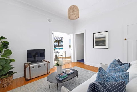 Absolute Seafront Bronte - Sunshine Coast Guide 3