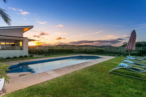 A Perfect Stay - Byrons Brae - Sunshine Coast Guide 0