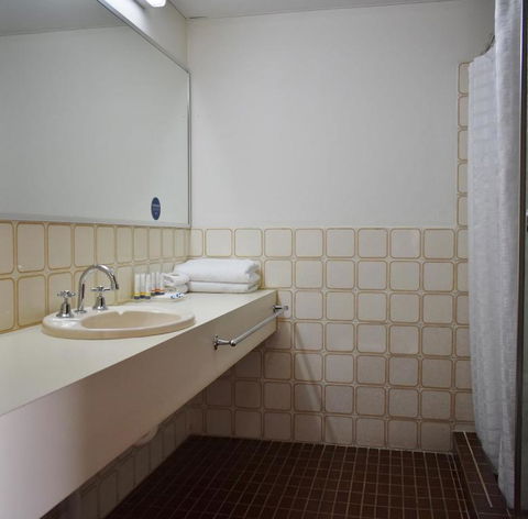 Admiral Motel Bunbury - Sunshine Coast Guide 1