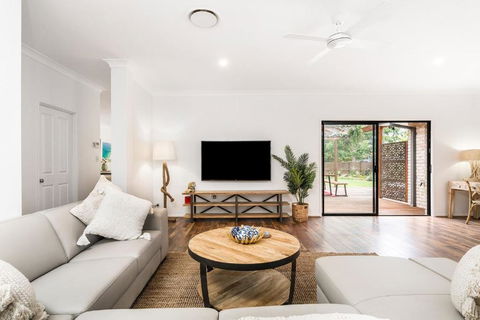 A Perfect Stay - Julian Rocks House - Sunshine Coast Guide 3