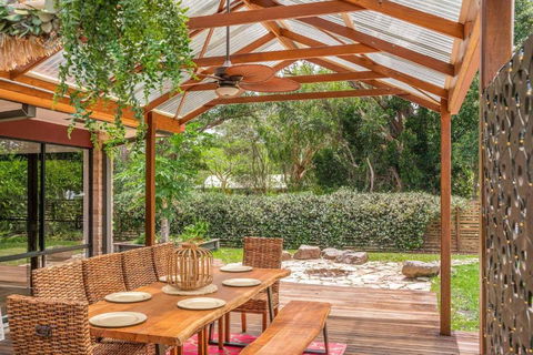 A Perfect Stay - Julian Rocks House - Sunshine Coast Guide 0