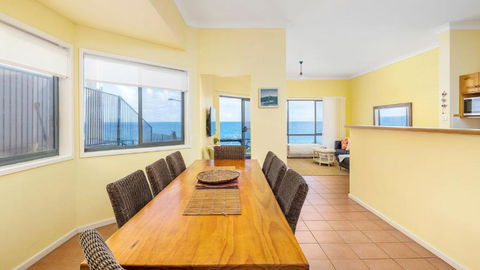 Absolute Oceanfront Portovenere - Sunshine Coast Guide 3