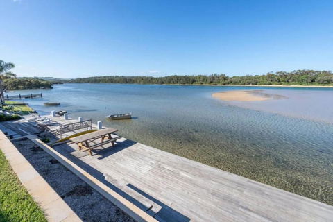 Absolute Waterfront Beach House - Sunshine Coast Guide 1