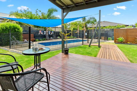 A Rye Retreat - An Entertainers Delight - Sunshine Coast Guide 2