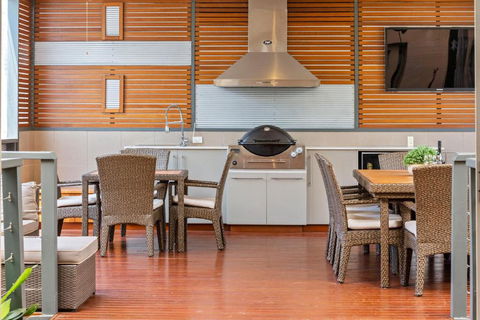 A Rye Retreat - An Entertainers Delight - Sunshine Coast Guide 4