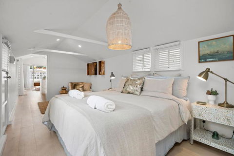 A Perfect Stay - The Boat House - Sunshine Coast Guide 0