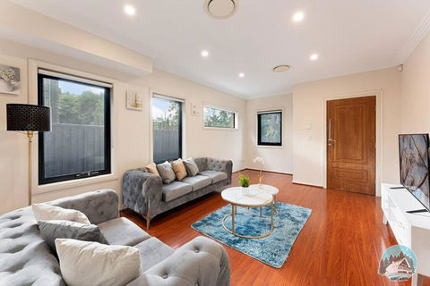 Aircabin - Carlingford - Sydney - 4 Beds House - Sunshine Coast Guide 2