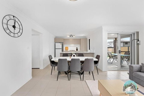 Aircabin - Edmondson Park - 4 Beds Compy House - Sunshine Coast Guide 0