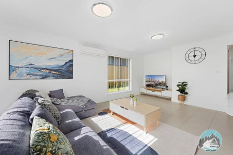 Aircabin - Edmondson Park - 4 Beds Compy House - Sunshine Coast Guide 1