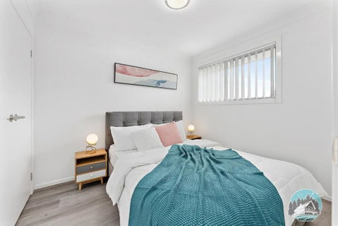 Aircabin - Edmondson Park - 4 Beds Compy House - Sunshine Coast Guide 3