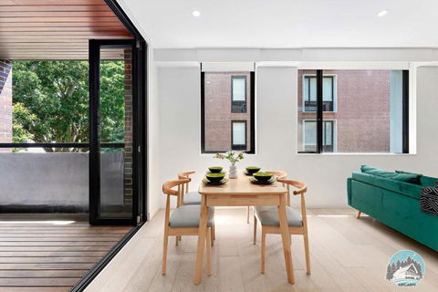 Aircabin - Five Dock - Stylish 2-Bed Apt Near Bay - Sunshine Coast Guide 0