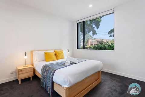 Aircabin - Five Dock - Stylish 2-Bed Apt Near Bay - Sunshine Coast Guide 2