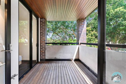 Aircabin - Five Dock - Stylish 2-Bed Apt Near Bay - Sunshine Coast Guide 3