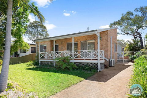 Aircabin - Gorokan - Comfy - 4 Beds Holiday House - Sunshine Coast Guide 0