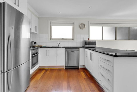 Airport West Stunner By Ready Set Stay - Sunshine Coast Guide 4
