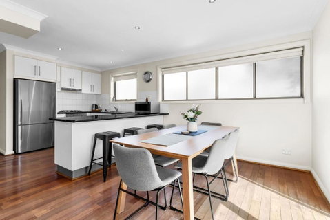Airport West Stunner By Ready Set Stay - Sunshine Coast Guide 2