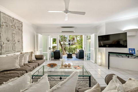 Alamanda At Palm Cove Directly On The Beach - Sunshine Coast Guide 1