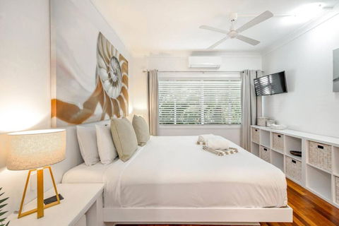 Alamanda At Palm Cove Directly On The Beach - Sunshine Coast Guide 2