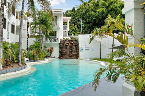 Alassio Poolside Resort - Palm Cove Beachfront Oasis - Sunshine Coast Guide 0