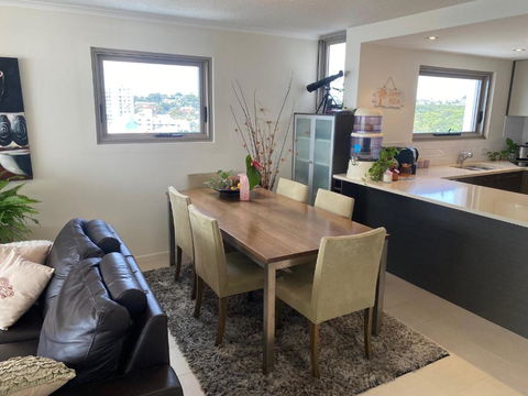 Alex Beachfront 3 Brm Apartment - 9th Floor - Sunshine Coast Guide 1