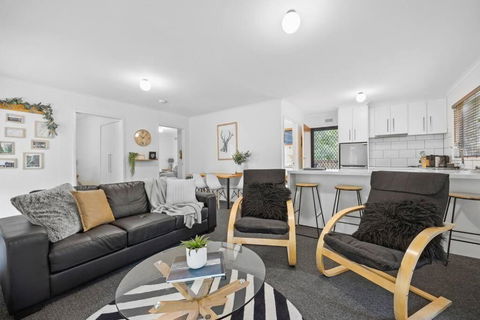 Algona Views - Sunshine Coast Guide 0