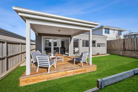 All Day Sunshine And Relaxation -Pet Friendly - Sunshine Coast Guide 3