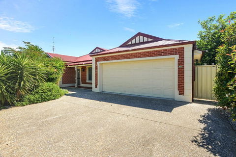 All Seasons Port Elliot Holiday House - Sunshine Coast Guide 1
