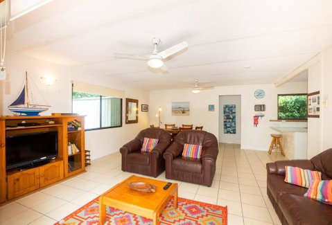 Allamanda Cottage - Close To Beach - Pet Friendly - Sunshine Coast Guide 0