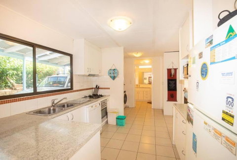 Allamanda Cottage - Close To Beach - Pet Friendly - Sunshine Coast Guide 2
