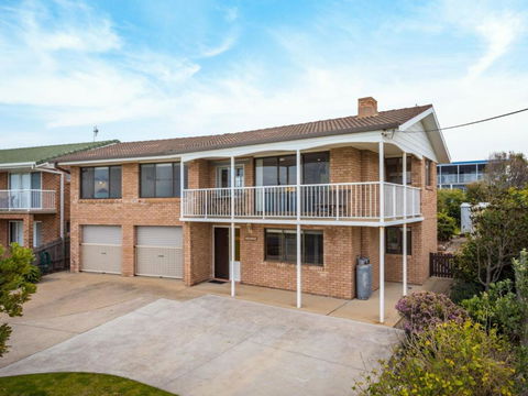Allawah Beach House - 29 Dalmeny Drive, Kianga - Sunshine Coast Guide 0