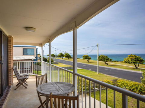 Allawah Beach House - 29 Dalmeny Drive, Kianga - Sunshine Coast Guide 2