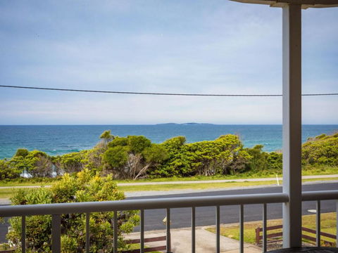 Allawah Beach House - 29 Dalmeny Drive, Kianga - Sunshine Coast Guide 3