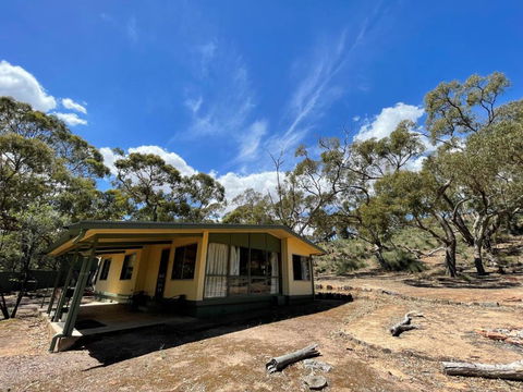 Alligator Lodge - Mount Remarkable National Park - Sunshine Coast Guide 0