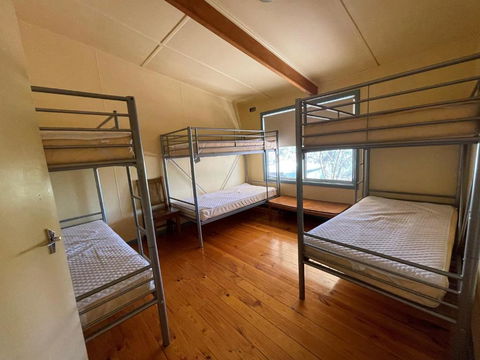 Alligator Lodge - Mount Remarkable National Park - Sunshine Coast Guide 1